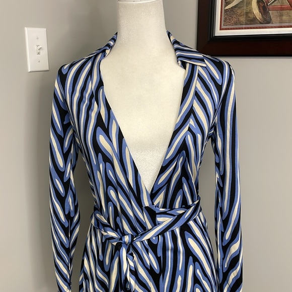 Diane Von Furstenberg DVF New Jeanne Two Wrap Dress Blue White Collared Size 2 - Picture 3 of 9